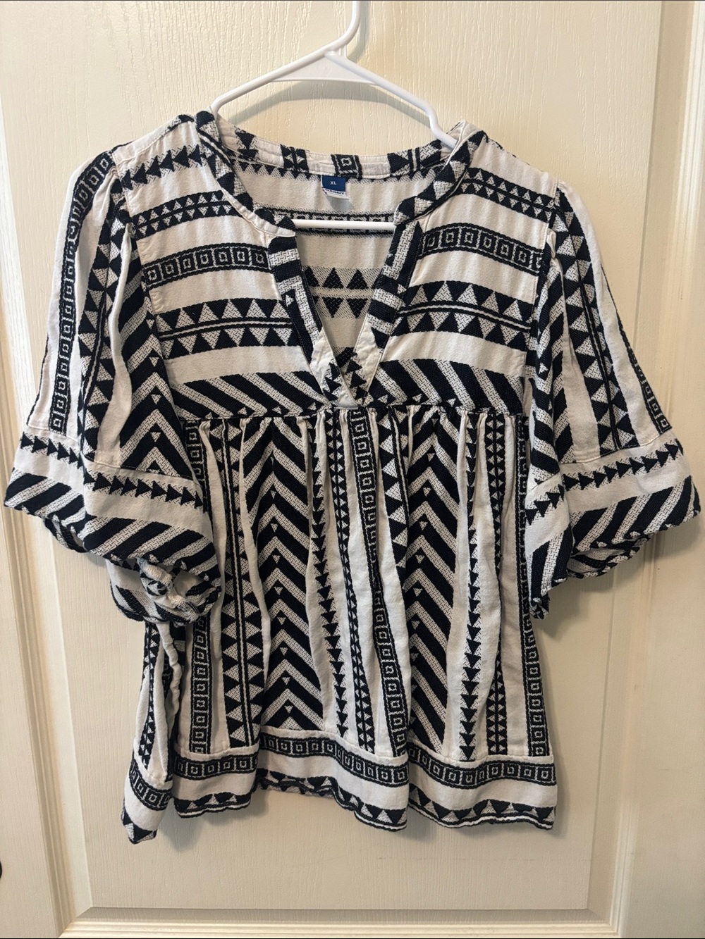 Old Navy Black & White Geometric Peasant Tunic Blouse